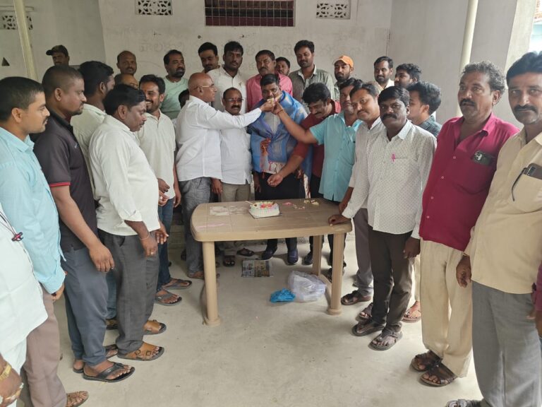 వరంగల్ జిల్లా రాయపర్తి మండల బీఆర్ఎస్ పార్టీ కార్యాలయంలో…